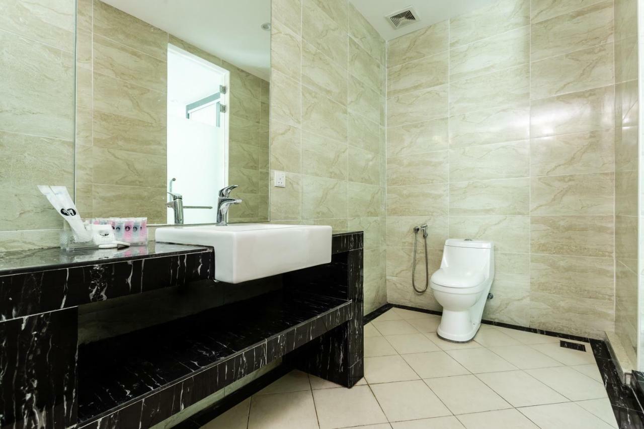 E-Red Hotel Melaka Dış mekan fotoğraf